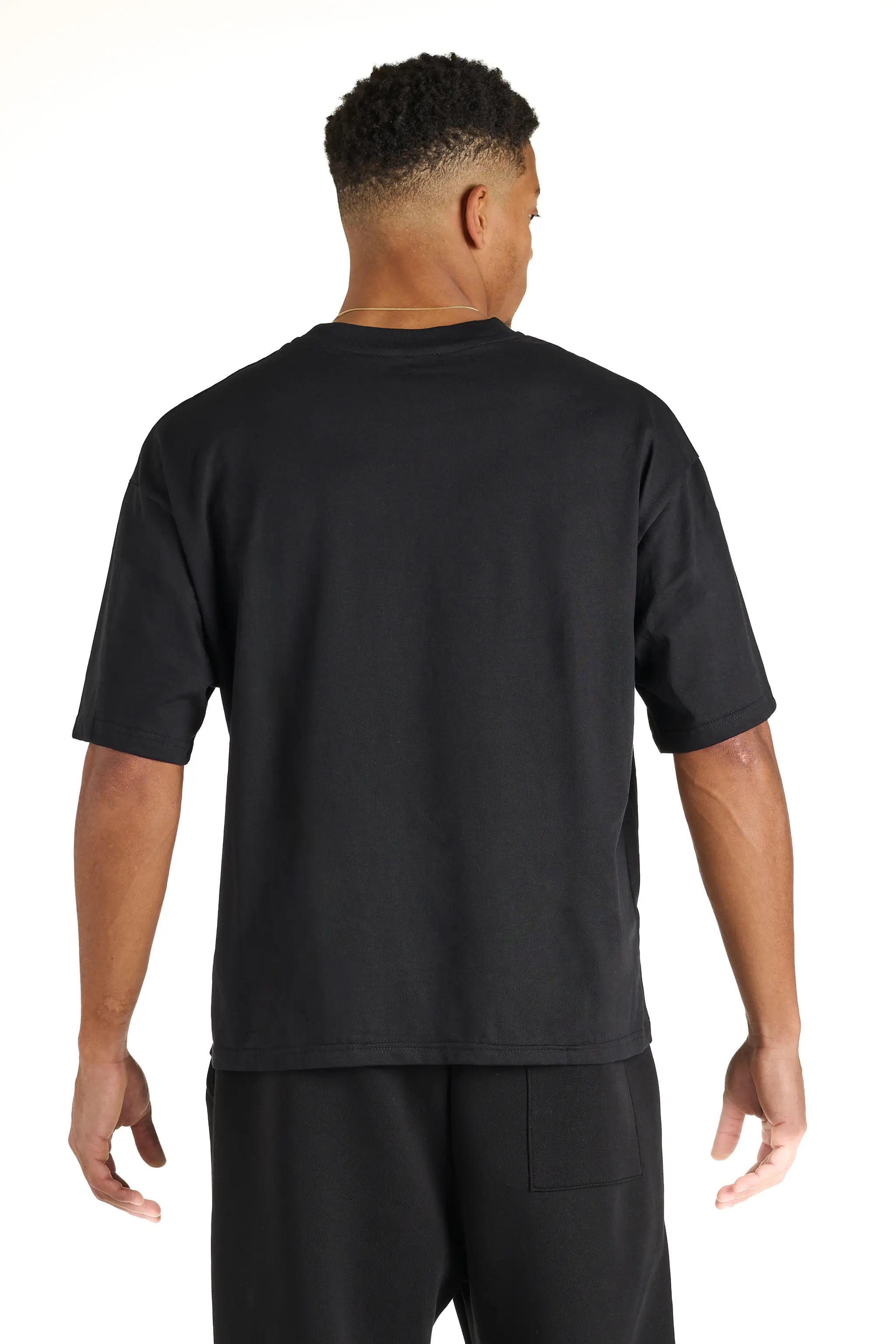 Andrea Carducci t-shirt nera in cotone, boxy fit, realizzata in Italia, stile casual.