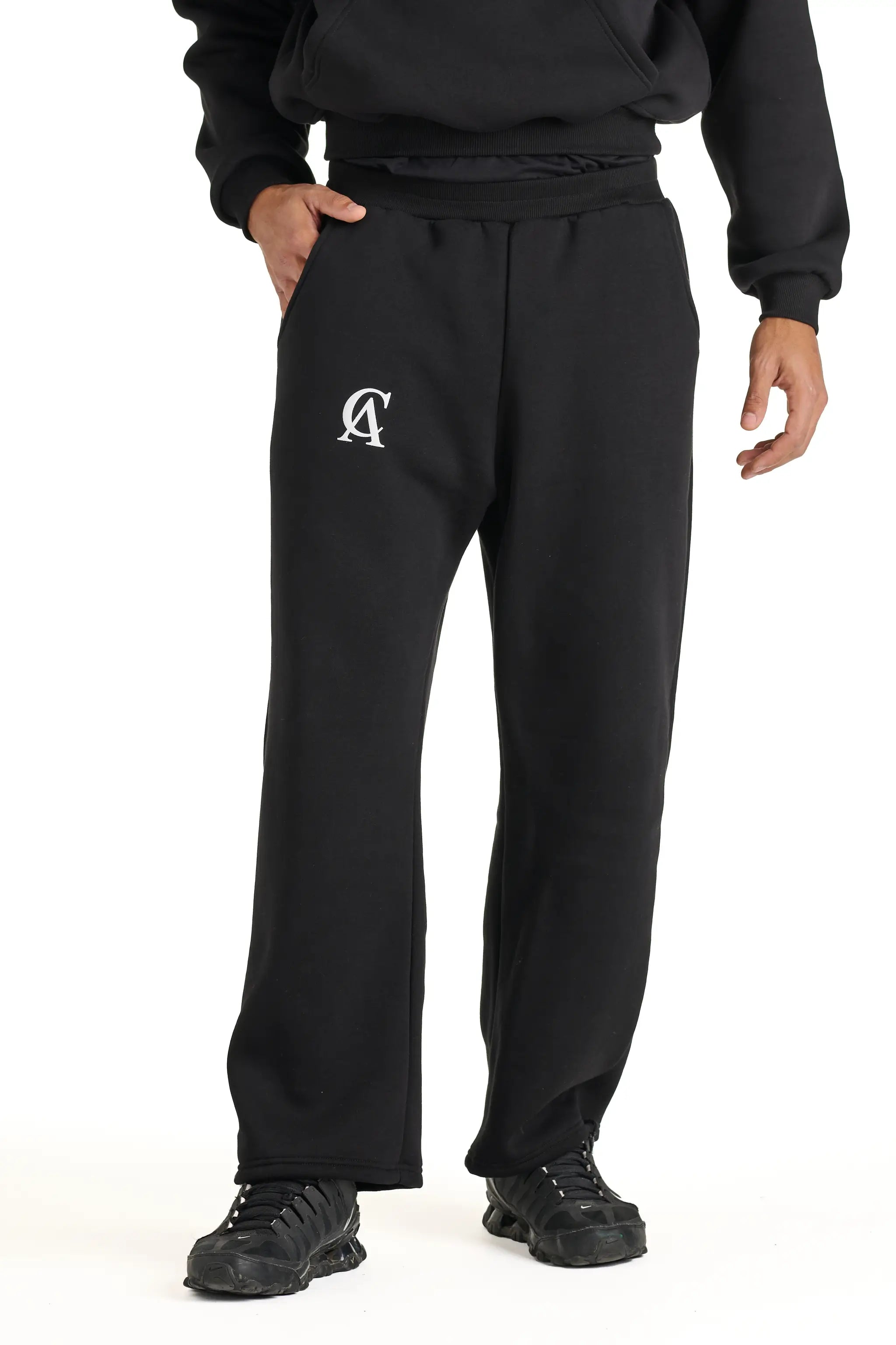Pantaloni neri Andrea Carducci in cotone boxy fit con coulisse in vita, stile casual, realizzati in Italia.