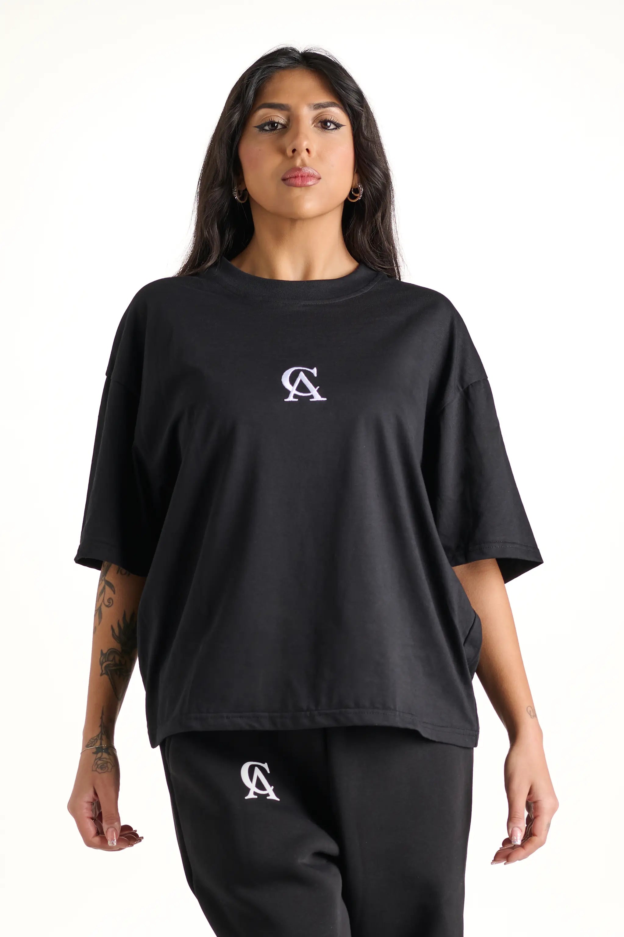 T-shirt nera unisex Andrea Carducci, design boxy fit in cotone made in Italy.